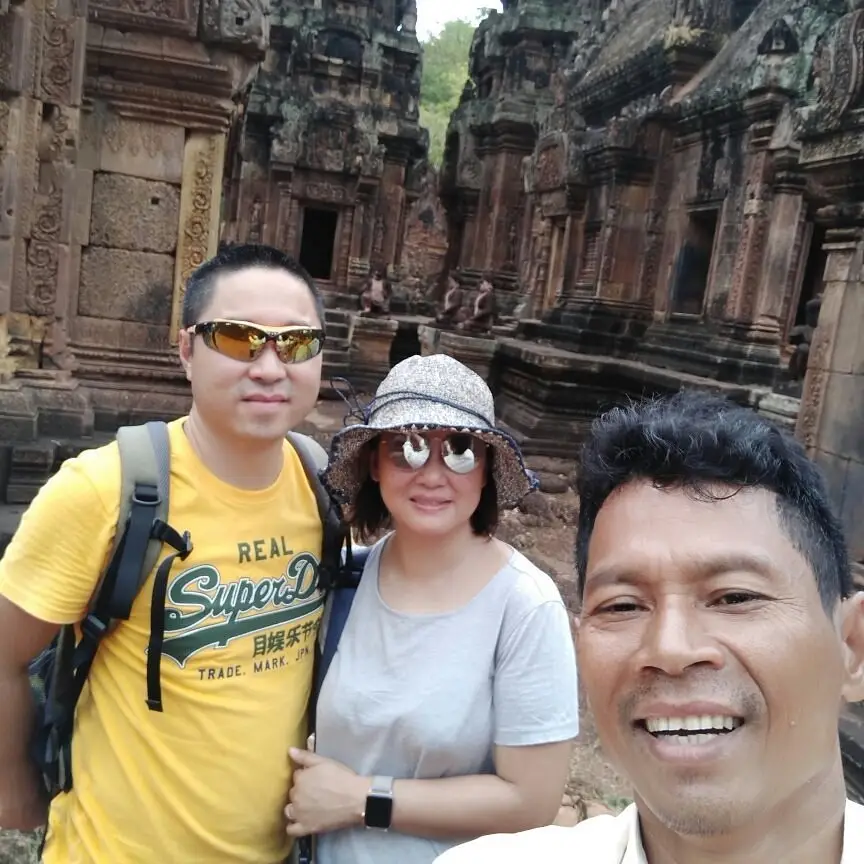 San with guests among the red sandstone carvings of Banteay Srei
